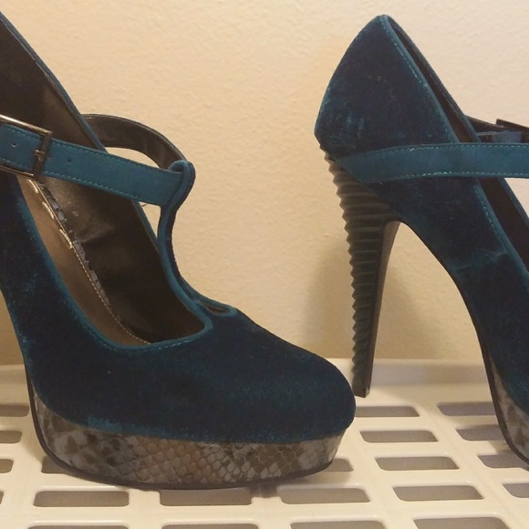 Rachel Roy Green Velvet Platform Shoes   - Picture 6 of 7